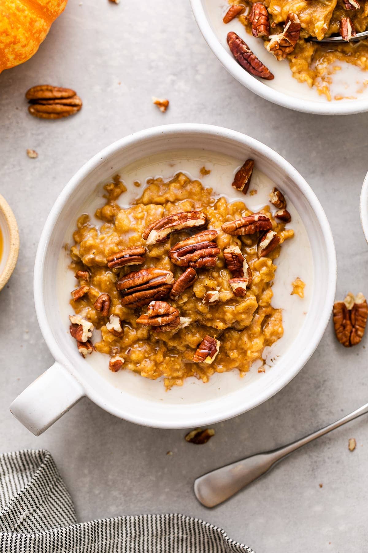 Easy Pumpkin Oatmeal: Quick Weekday Mornings & Leftover Puree